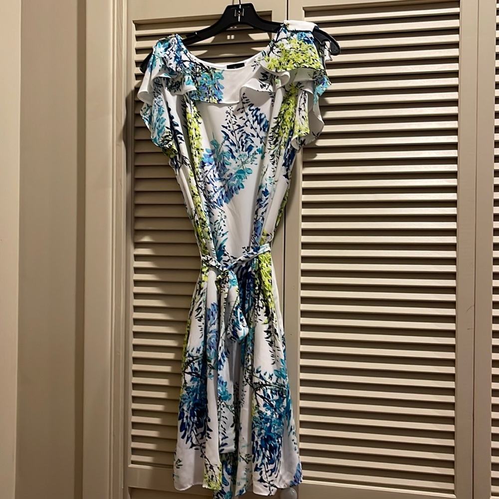 Gently used Dress floral design with pockets & belt